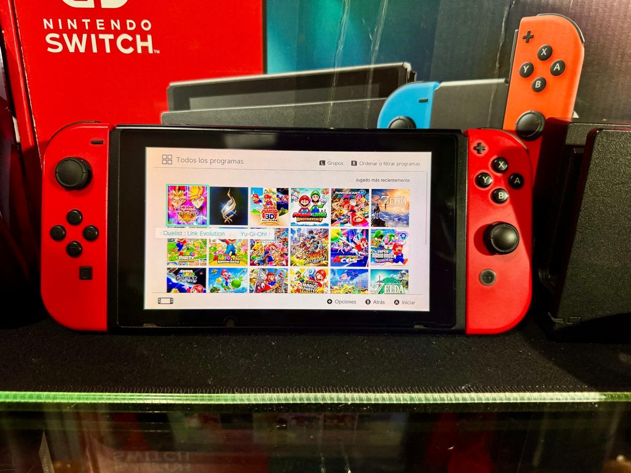 Nintendo Switch con varios accesorios y cajas